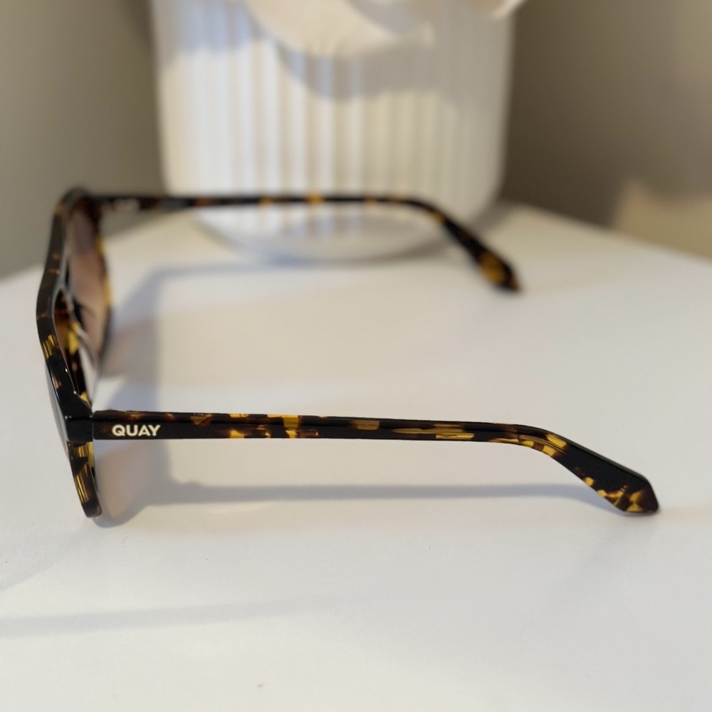 Quay Australia Rectangular Tortoise Sunglasses Br… - image 4